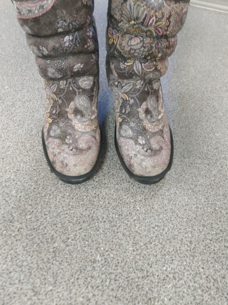 Ice cleats for footwear, "round"
