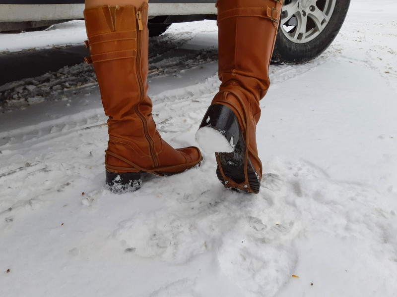 Ice cleats for footwear, "round"