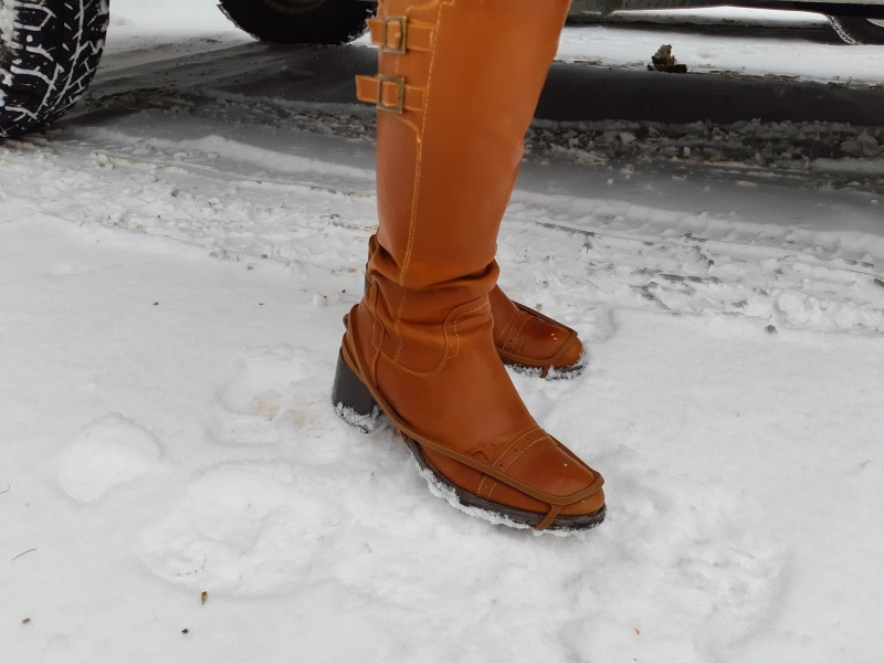 Ice cleats for footwear, "round"