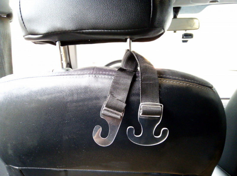 Portabolsa dentro del coche