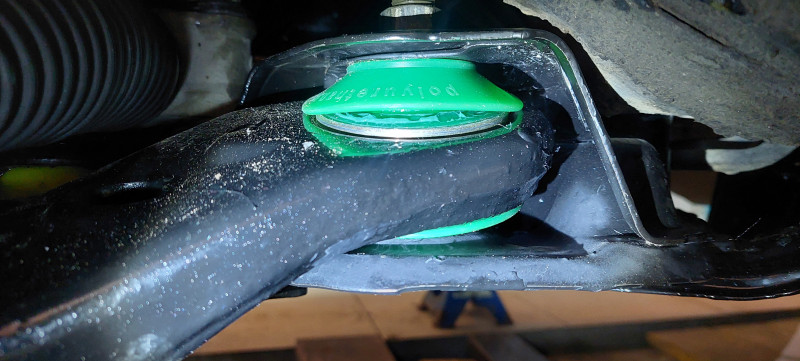 Rear control arm silent block, front suspension (sectional)
